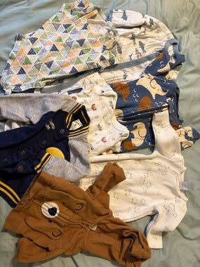 Carter's Lot Baby wear.   2 jackets, 2 onesies and 3 pj sets  newborn to 6 mon